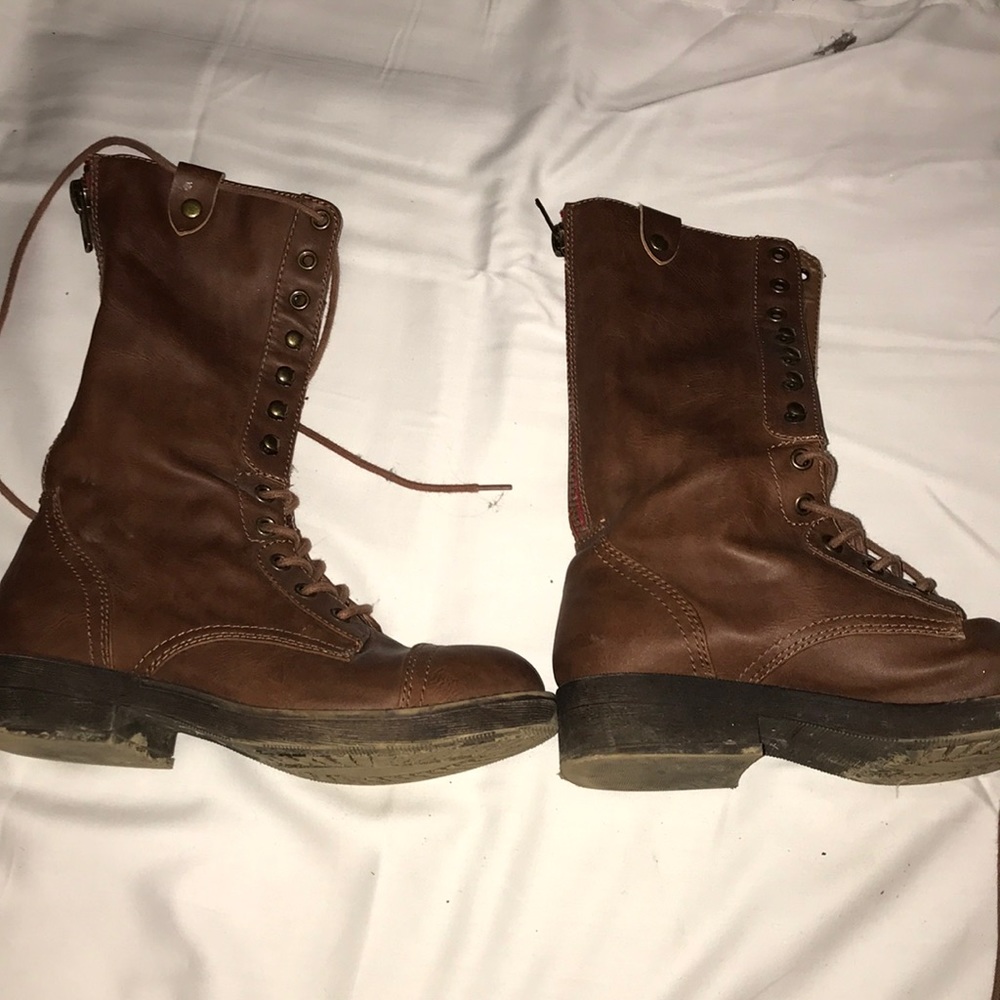 Combat boots